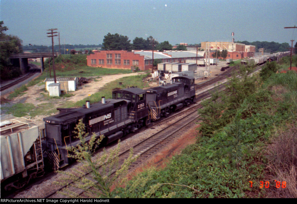 NS 2352 & 2353 pass Boylan Tower